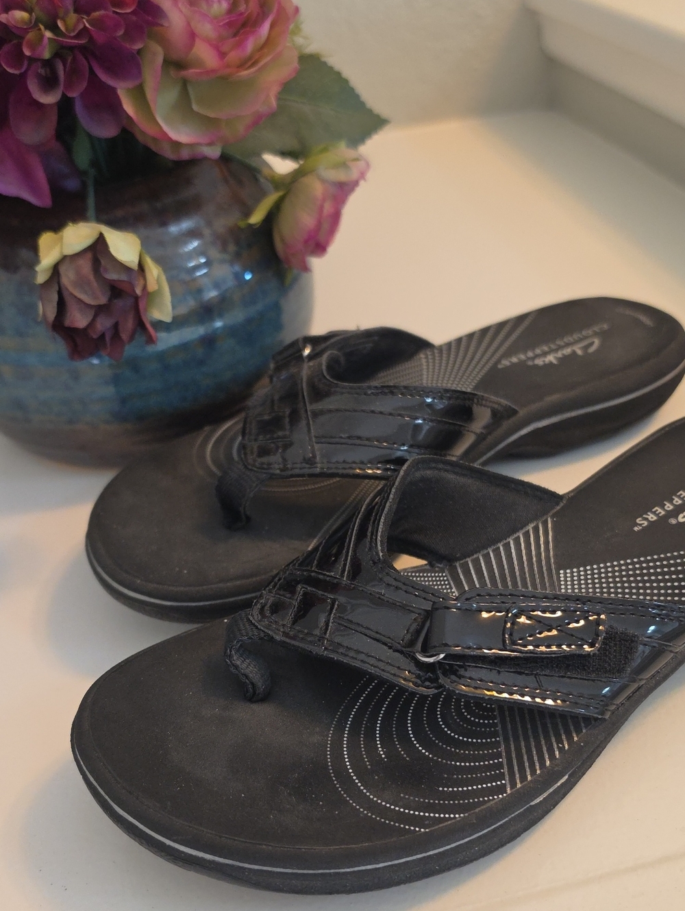 Clarks Women’s Black Patent Thong Sandals